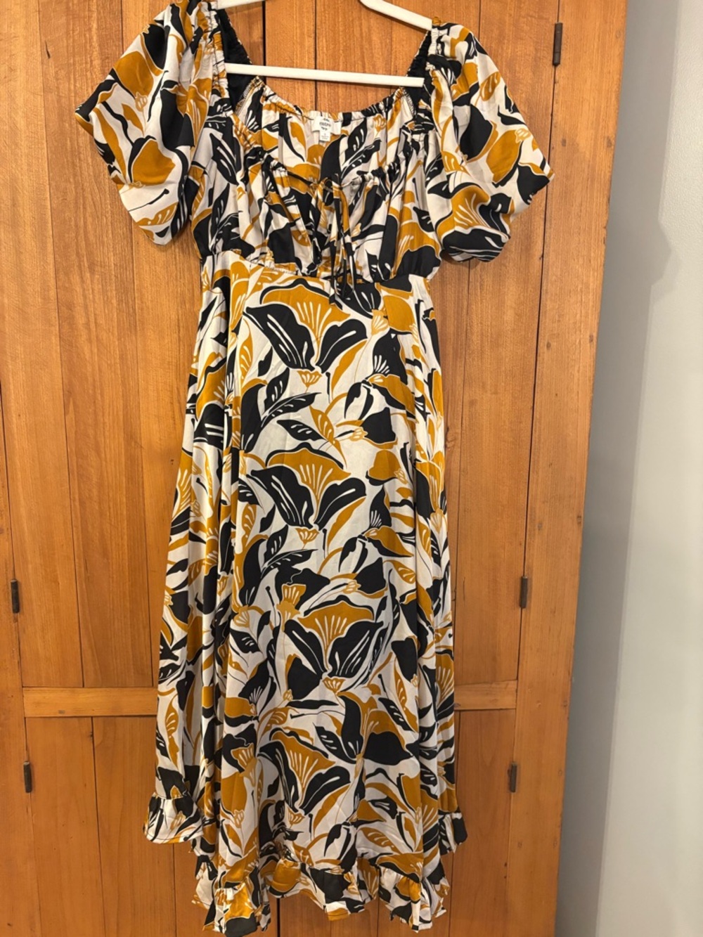 entro Mustard, Black & White Floral Puff-Sleeve Maxi Dress